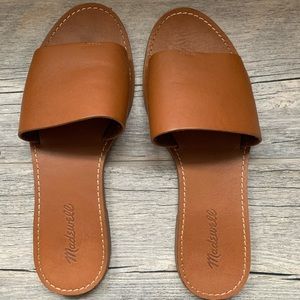 Madewell Boardwalk Post slide in Desert Camel